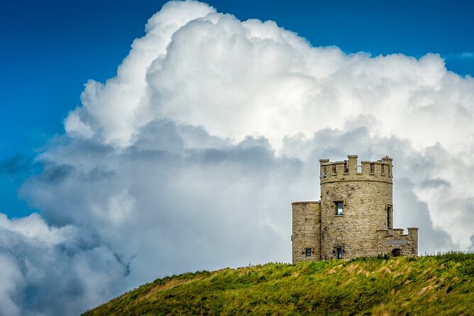 Dublin to Cliffs of Moher, Ennis Town & Bunratty Castle Day Tour - Food, comfort, and what to pack