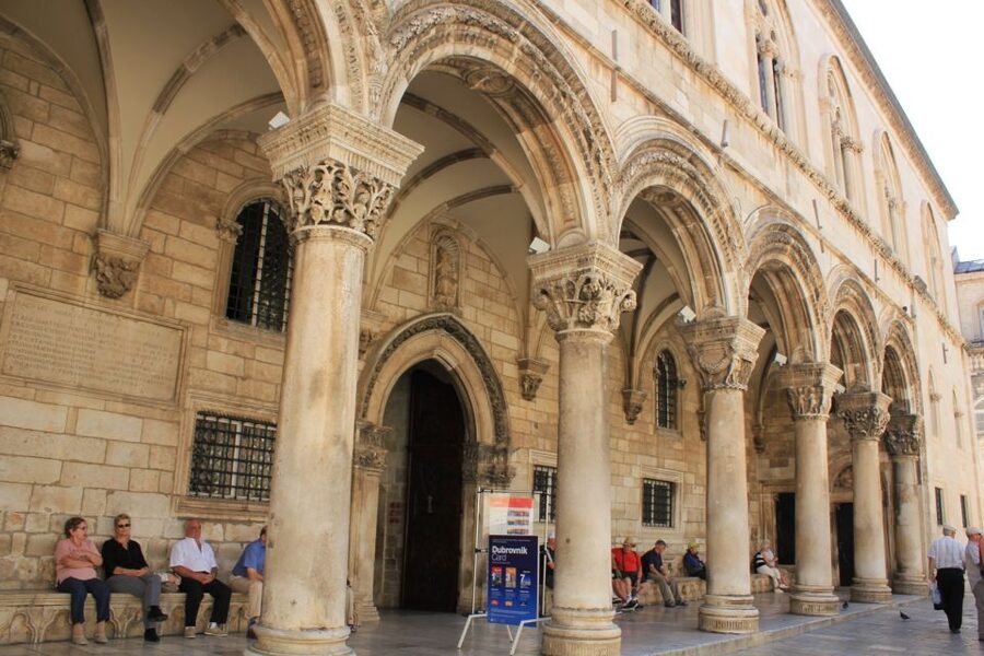 Dubrovnik: Cable Car, Walking Tour and City Walls Combo - The guides make the difference
