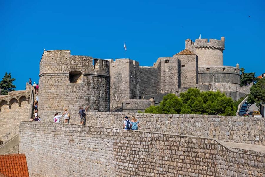 Dubrovnik: City Walls, Old Town Walking Tour & Adriatic View - Eighty minutes on the City Walls is the main event
