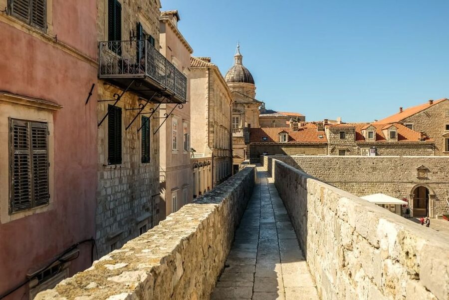 Dubrovnik: City Walls Private Guided Walking Tour - Walking the 1,940-meter circuit