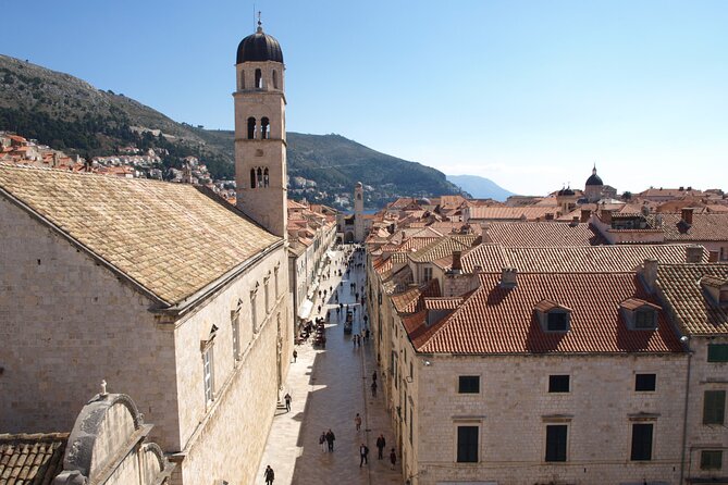 Dubrovnik City Walls Tour for Early Birds or Sunset Chasers - The guide is the reason to choose the guided walk