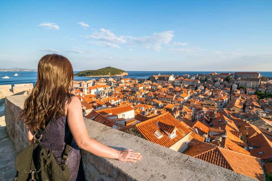 Dubrovnik: City Walls Tour for Early Birds & Sunset Chaser - Meeting at Pile and reaching the wall