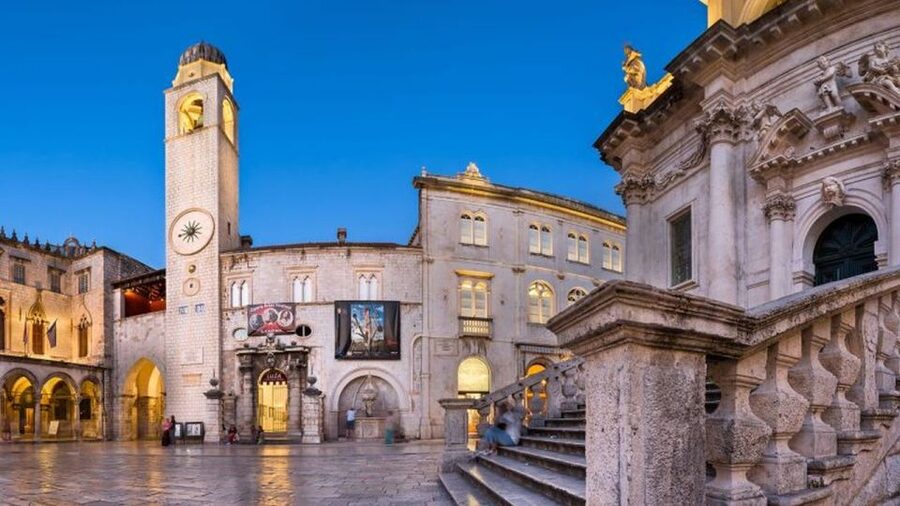 Dubrovnik: Old Town and City Walls Guided Walking Tour - Churches, palaces, and the Old Port from above