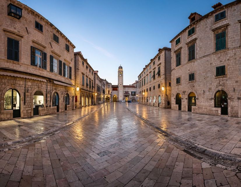 Dubrovnik: Old Town and City Walls Guided Walking Tour - The guide makes the difference