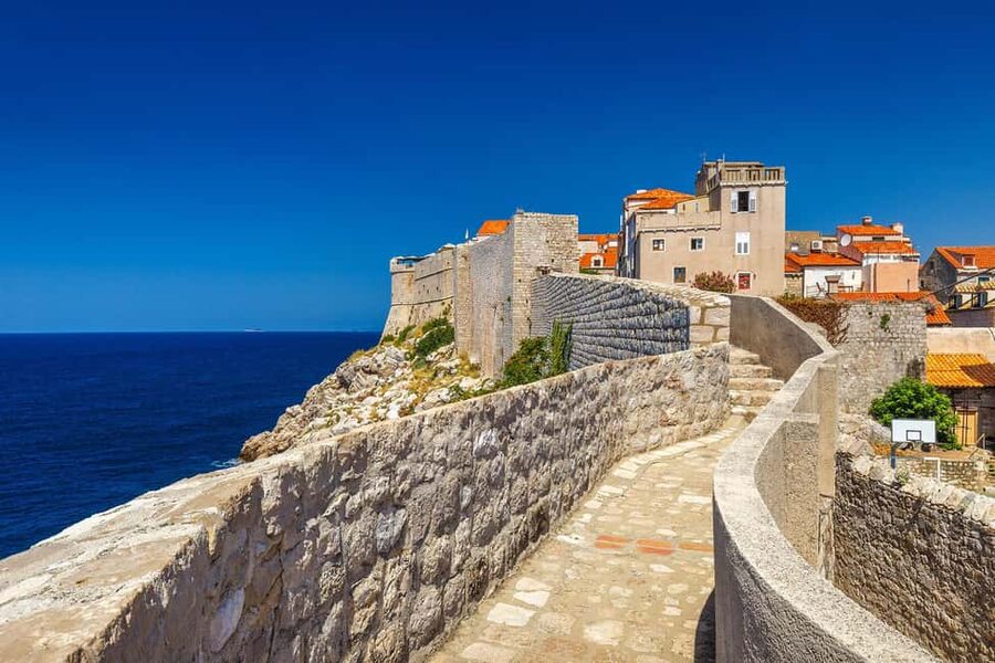 Dubrovnik: Old Town & City Walls Tour with Optional DU Pass - Walking Stradun, Dubrovnik’s grand central street