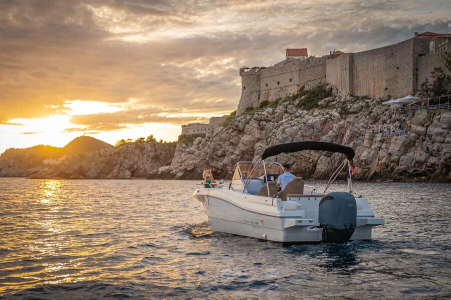 Dubrovnik: Sunset Tour With Panorama Of City Walls - Stories, silence, and time for photographs