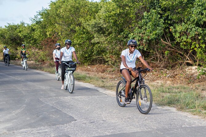 E-Bike Historical Sunset Tour in Fort James - What the guides add to the experience