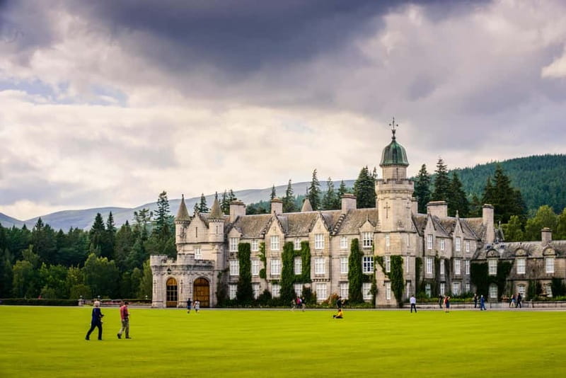 Edinburgh: Balmoral Castle and Scone Palace Royal Tour - Scone Palace and the Stone of Destiny
