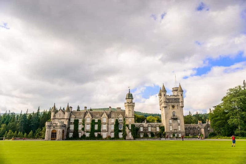 Edinburgh: Balmoral Castle and Scone Palace Royal Tour - From Edinburgh to the Forth bridges