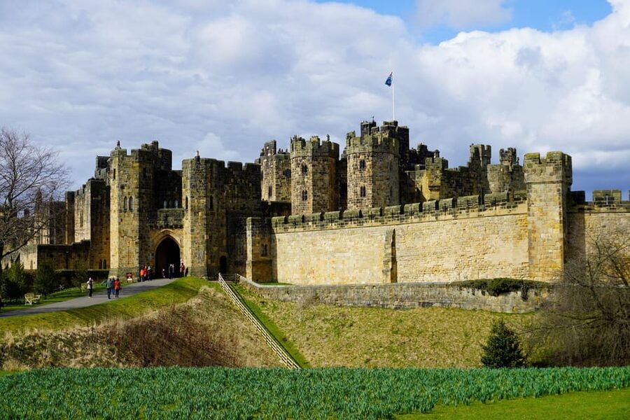 Edinburgh: Bamburgh Castle, Northumberland and Alnwick Trip - The 105-minute ride from Castle Terrace