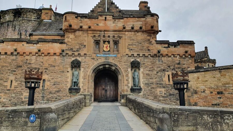 Edinburgh Castle: 120-Minute In-Depth Tour with Expert Guide - Why two hours makes a difference at Edinburgh Castle