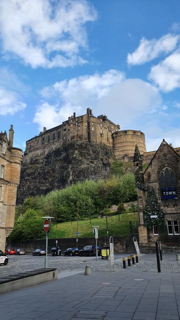 Edinburgh Castle: 120-Minute In-Depth Tour with Expert Guide - Castlehill and the Esplanade set the scene