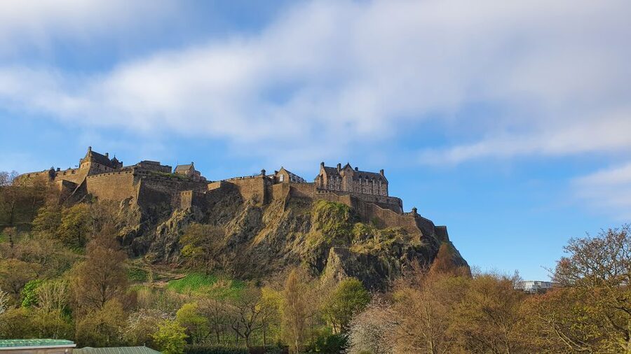 Edinburgh Castle: 120-Minute In-Depth Tour with Expert Guide - Start at the David Hume Statue, not at the castle gate