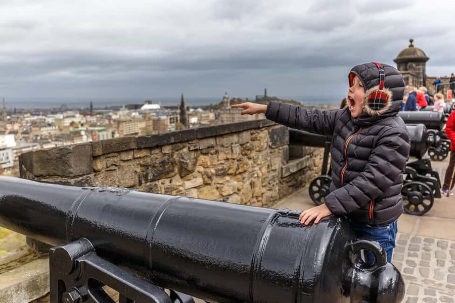 Edinburgh Castle: Express Guided Tour with Entry Ticket - What the 45-minute express tour covers