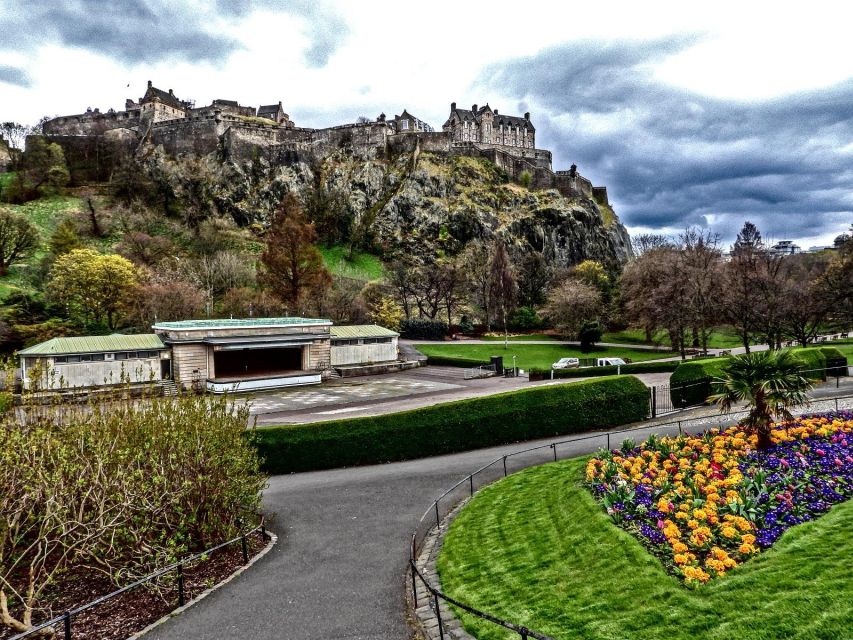 Edinburgh Castle: Guided Tour with Tickets Included - The opening story: Edinburgh, battles, royals, and rebels