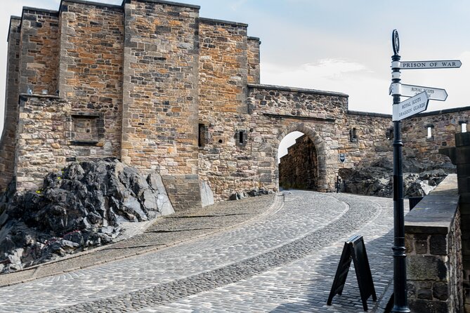 Edinburgh Castle: Guided Walking Tour with Entry Ticket - Walking up to the Esplanade