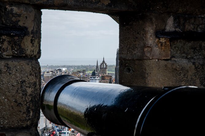 Edinburgh Castle: Guided Walking Tour with Entry Ticket - Inside the grounds: 75 minutes of stories