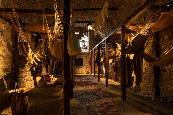 Edinburgh Castle: Guided Walking Tour with Entry Ticket - The Great Hall and Royal Palace
