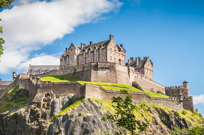 Edinburgh Castle Highlights Tour with Tickets, Map, and Guide - Entering through the gatehouse and Argyle Battery