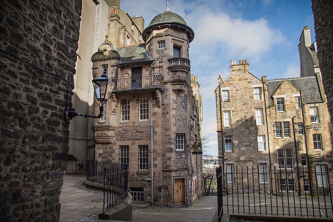 Edinburgh Castle & Royal Mile Walking Tour - Ticket Included - Mercat Cross and Edinburgh’s public life