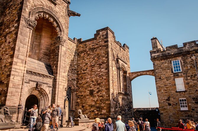 Edinburgh Castle Tickets & Tour - Local Scottish Guide In a Kilt - Prison vaults and stories of famous captives
