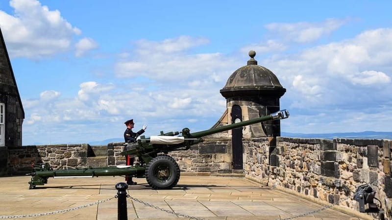 Edinburgh: Edinburgh Castle Guided History Tour with Tickets - Mons Meg and the symbols of Scotland