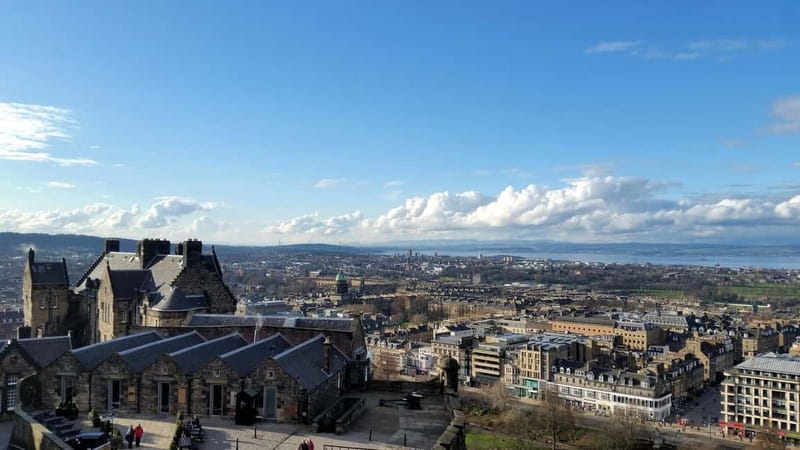 Edinburgh: Edinburgh Castle Guided History Tour with Tickets - Meeting on the Royal Mile at 192 High Street