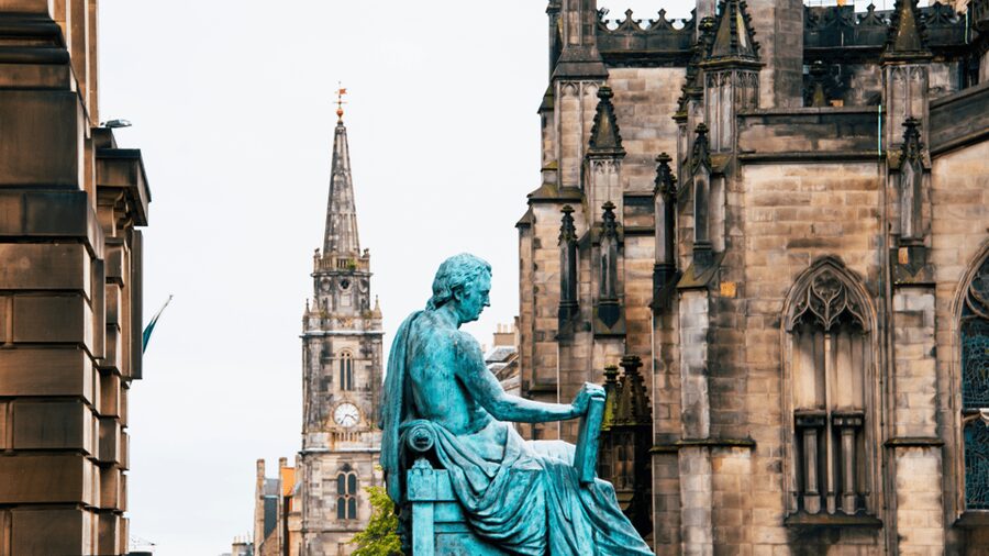 Edinburgh: Edinburgh Castle & Old Town Small Group Tour - Why this three-hour route works