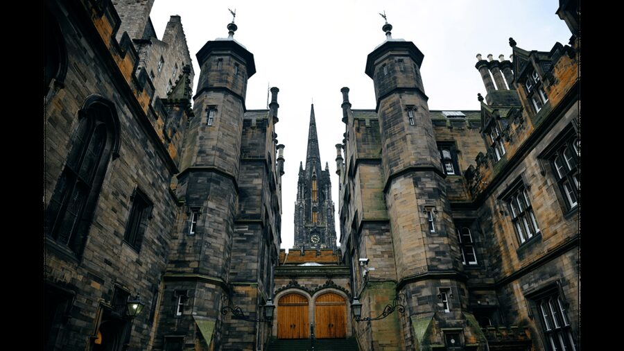 Edinburgh: Edinburgh Castle & Old Town Small Group Tour - Who should book this tour