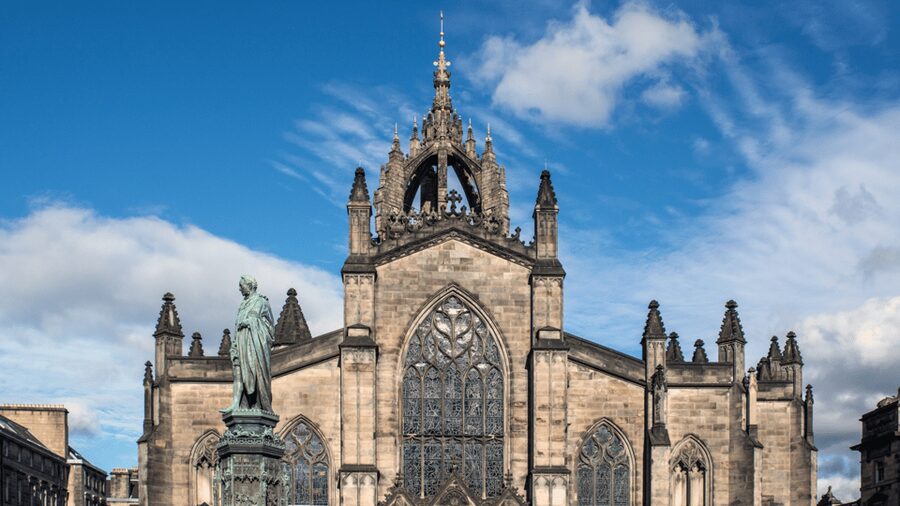 Edinburgh: Edinburgh Castle & Old Town Small Group Tour - The Royal Mile and Edinburgh’s first clues