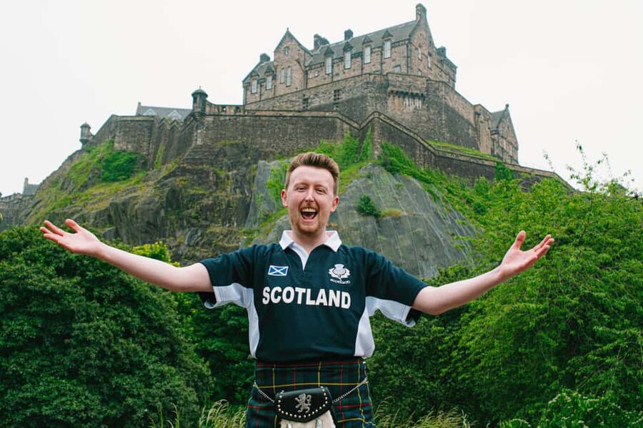 Edinburgh: Edinburgh Castle Tickets & Tour with Kilted Guide - Why a kilted local guide changes the castle visit