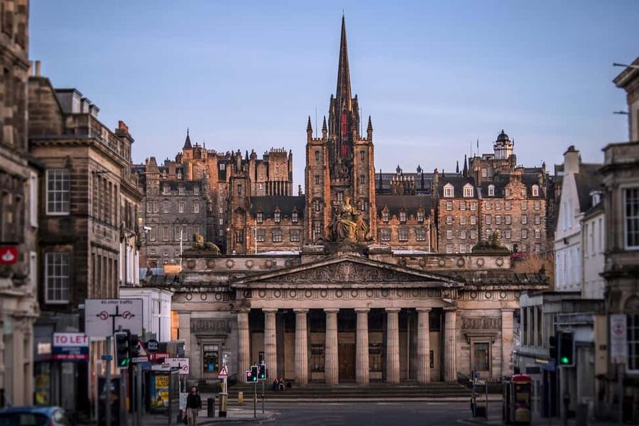 Edinburgh: Full-Day Walking Tour with Edinburgh Castle - The gallery stop and Scotland’s painters