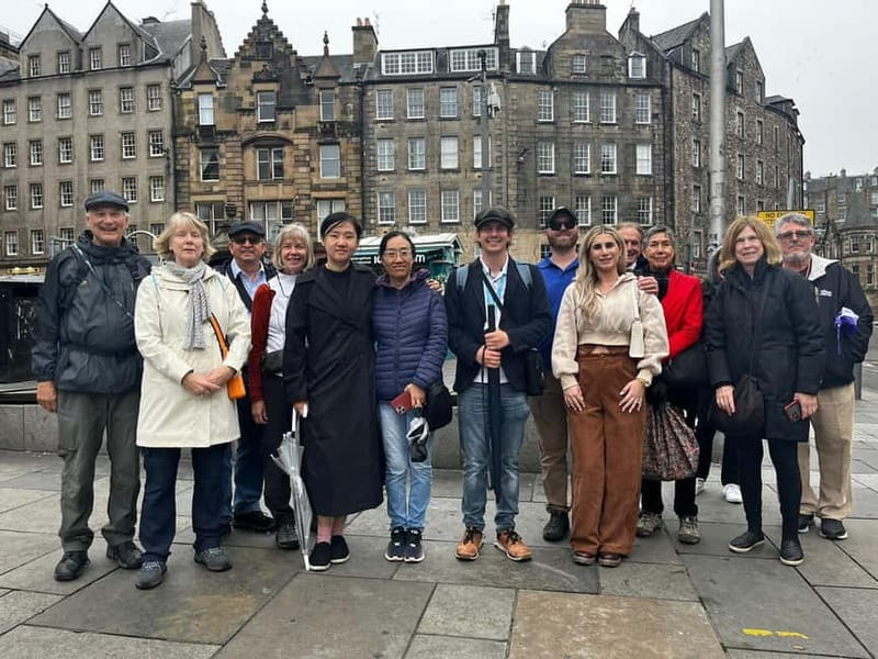 Edinburgh: Full-Day Walking Tour with Edinburgh Castle - Greyfriars Bobby, the kirkyard, and Grassmarket