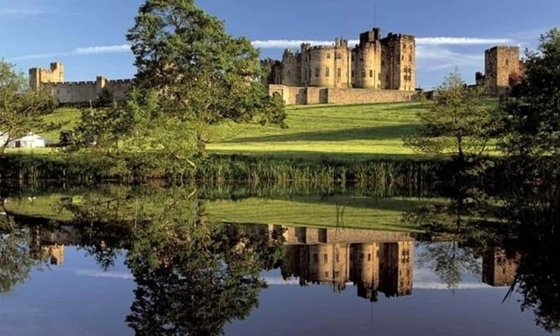 Edinburgh: Harry Potter and English Castles Tour in Spanish - Leaving Edinburgh for Northumberland
