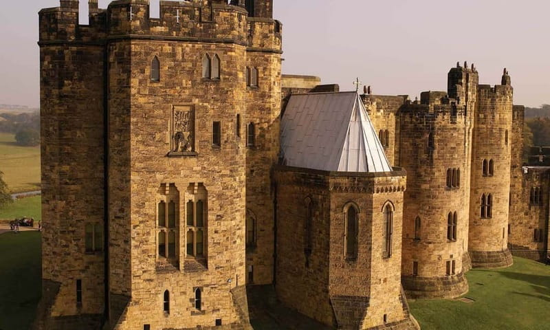 Edinburgh: Harry Potter and English Castles Tour in Spanish - Berwick-upon-Tweed: a useful first stop