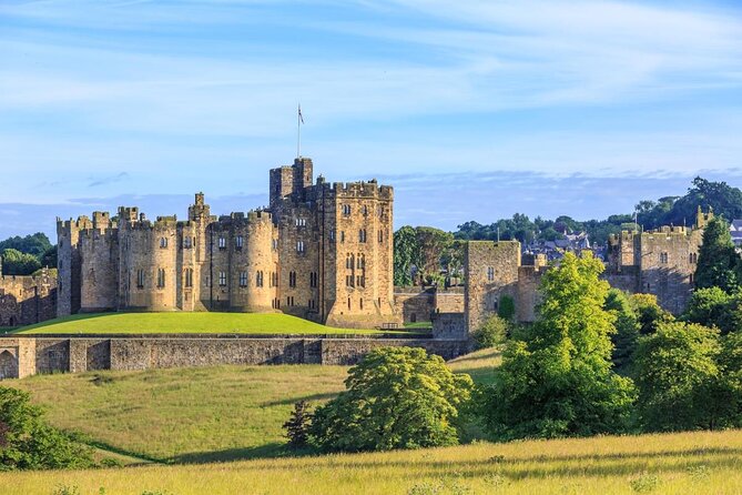 Edinburgh: Holy Island, Alnwick Castle & Kingdom of Northumbria - The day in brief