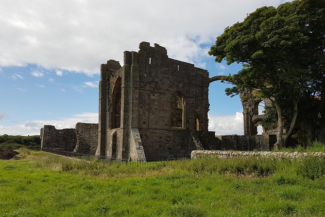 Edinburgh: Holy Island, Alnwick Castle & Kingdom of Northumbria - Is $87.34 good value?