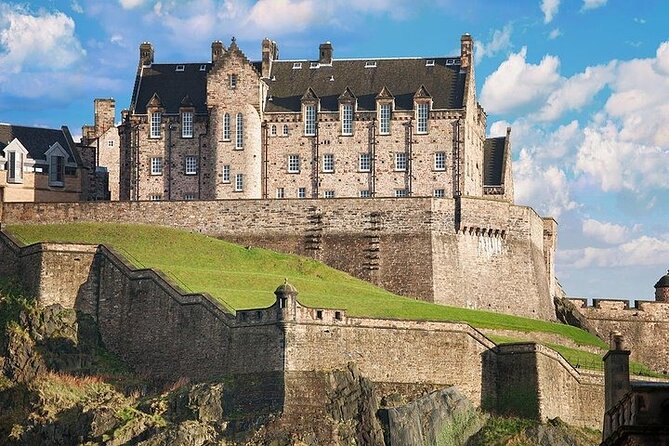 Edinburgh Skip-the-Ticket-Line Castle Walking Tour - Crown Square, the castle’s central courtyard