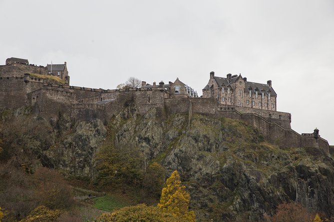 Edinburgh Skip-the-Ticket-Line Castle Walking Tour - St Margaret’s Chapel and the dog cemetery