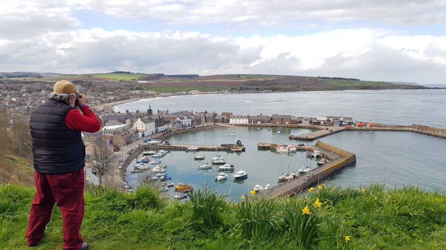 Edinburgh: St Andrews, Dunnottar Castle & Falkland Tour - Walking to Dunnottar Castle above the North Sea