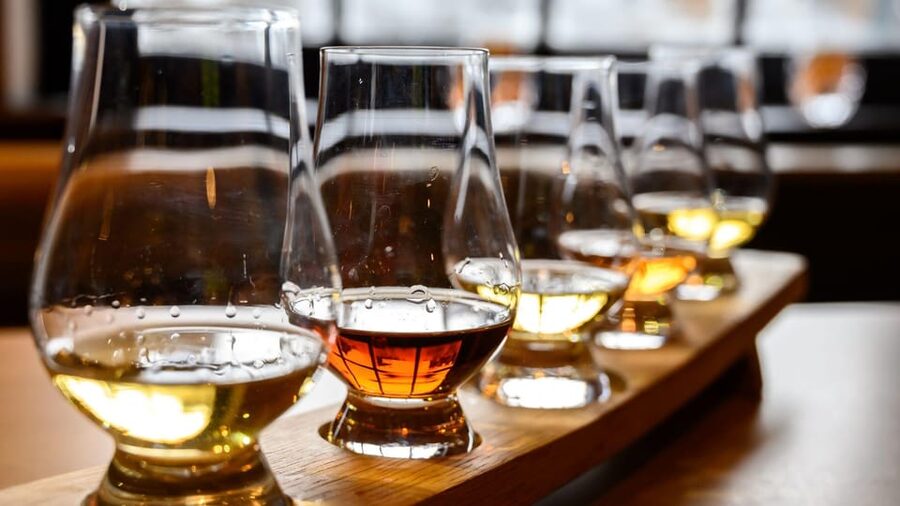 Edinburgh: Stirling Castle, Kelpies, Whisky & Highlands Tour - Key points to know before booking