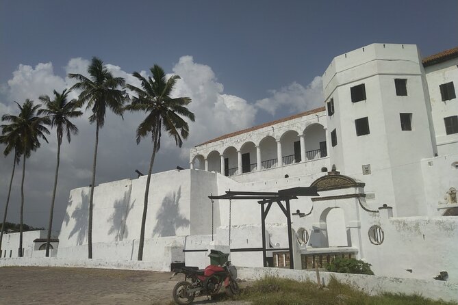 Elmina & Cape Coast Castles Day Trip from Accra - Elmina Castle and its confinement rooms