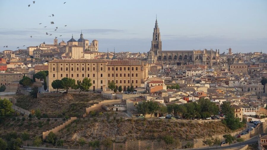 Essential Toledo with Alcázar - Starting at the Army Museum entrance