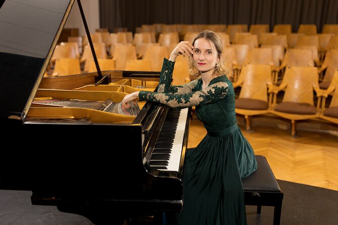 Everyday Chopin Concert at 7 PM with candlelight by the Castle - Chopin at 7 PM, right beside Castle Square