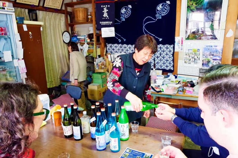 Explore Matsumoto: Castle, Sake & Taste of Local Life - Nawate Street and the simple pleasure of street food