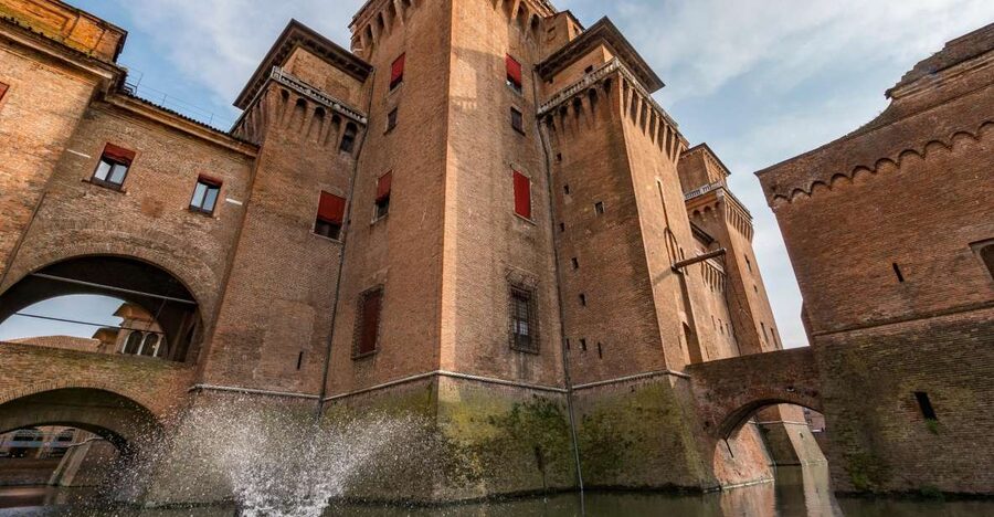Ferrara: Estense Castle Guided Tour - Medieval halls and the cannons’ flight