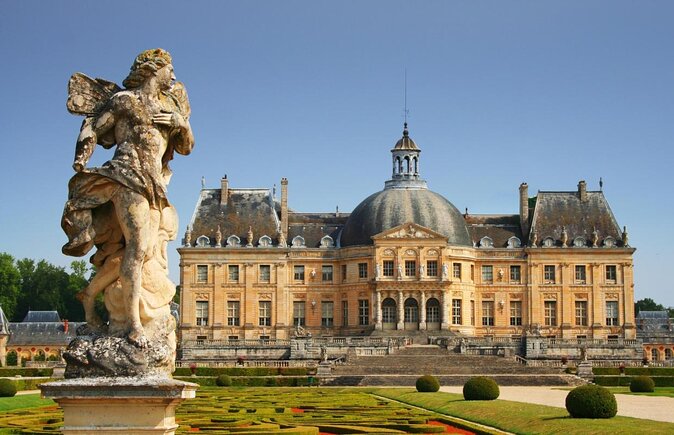 Fontainebleau and Vaux le Vicomte Chateaux Day Trip from Paris - Two Châteaux, Two Very Different Stories