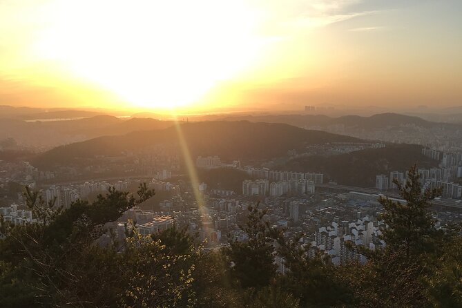 Fortress Night Hike & Snack at a Local Market - Starting at Seodaemun Station