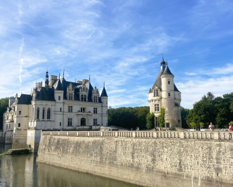 From Amboise : Full-Day Chambord & Chenonceau Chateaux - A simple bakery break before Chambord