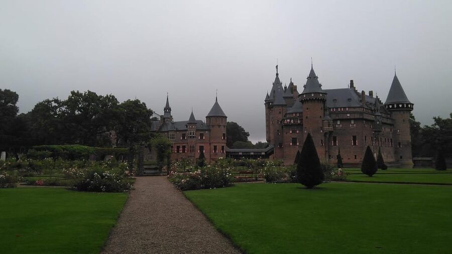 From Amsterdam: Muiderslot and De Haar Castle Tour - Why these two castles make a good pair